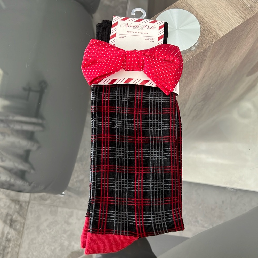 Bowtie & Sock Set from North Pole Trading Co. Fits Men’s Shoe Sizes 6-12 NWT